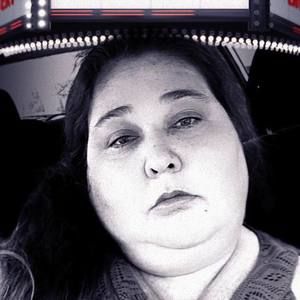 Meet your Posher, Naomi e.